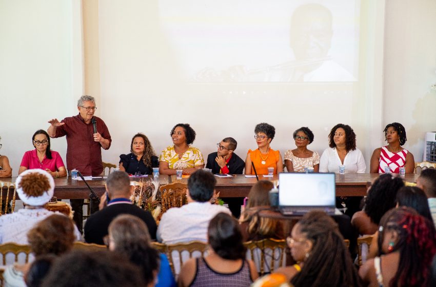 “Vamos fazer a transformação”: diz Caetano em abertura de maior curso do MEC sobre educação antirracista sediado em Camaçari