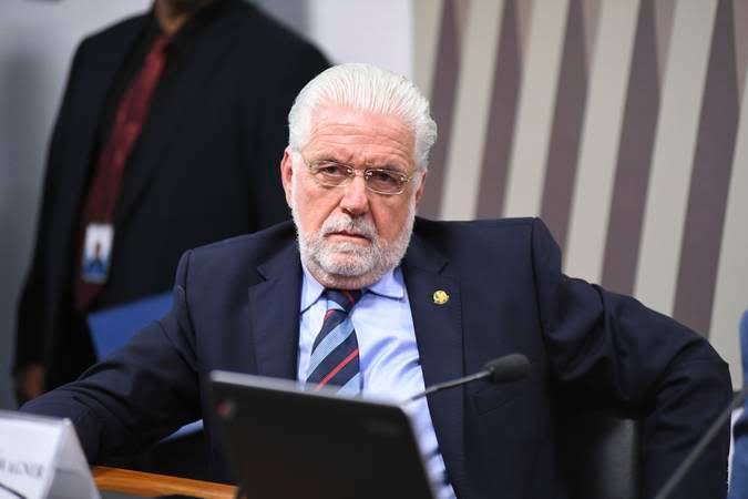 Jaques Wagner pode relatar novo projeto sobre anistia de 8 de janeiro após sugestão de Alcolumbre