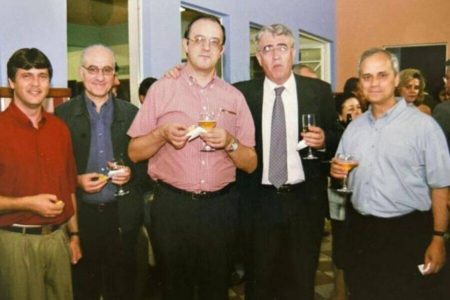 Foto descontraída de Leão XIV segurando cerveja em visita ao Brasil viraliza após escolha como Papa