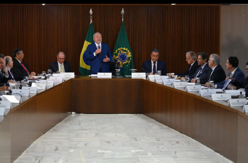 QUEM VAZOU? Ministros de Lula mostram celulares para provar que não vazaram conversa com Xi Jinping