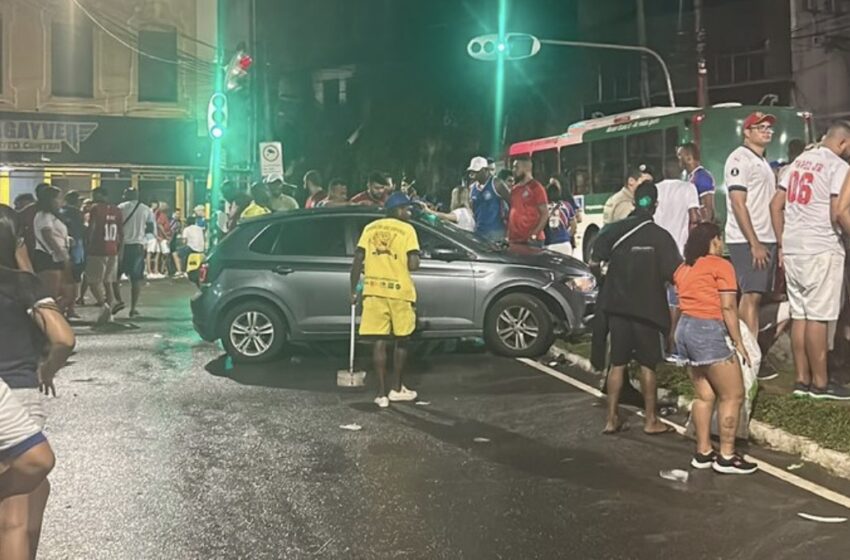 Tragédia após o Ba-Vi: Carro atropela cinco pessoas na saída da Fonte Nova