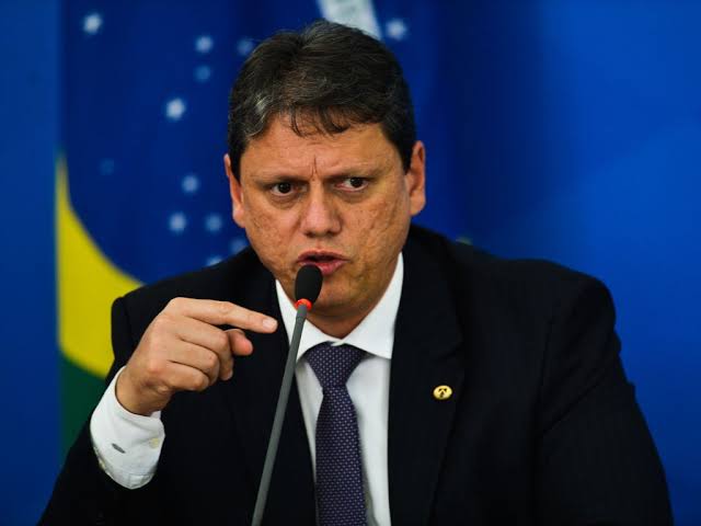 Tarcísio defende frente unida da direita para 2026 e lança recado político ao lado de caciques partidários