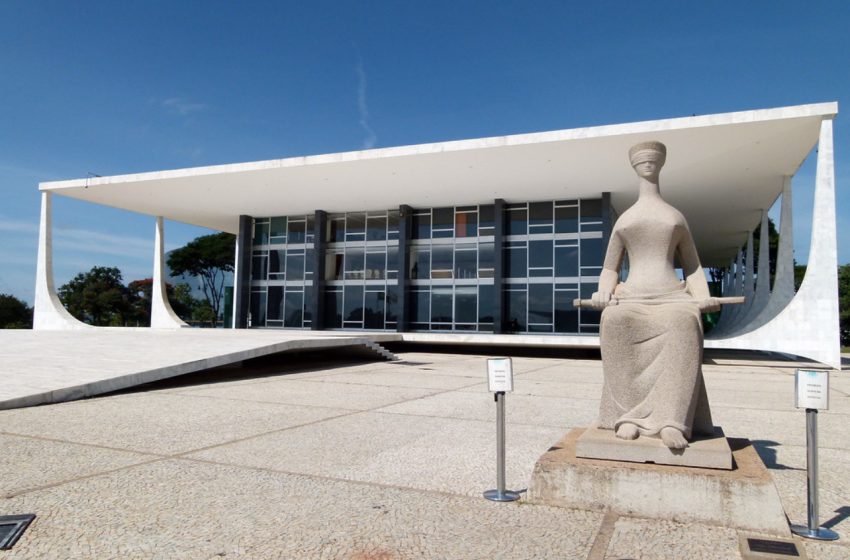 STF abre inquérito contra Eduardo Bolsonaro por suposta trama nos EUA; PF deve ouvir deputado e Jair Bolsonaro em até 10 dias