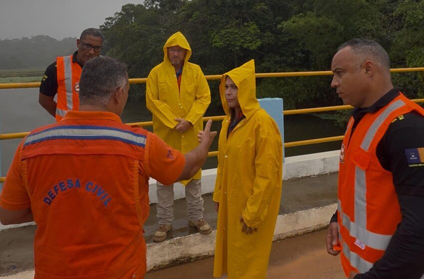 Prefeitura atua com força-tarefa para conter impactos das fortes chuvas em Lauro de Freitas