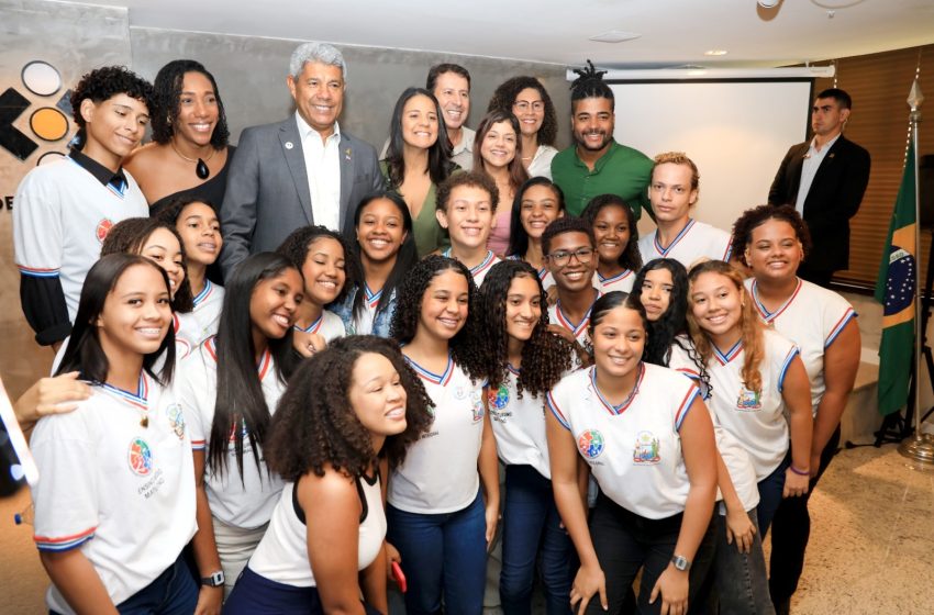 Jerônimo lança CNH gratuita para jovens e população de baixa renda: “Ferramenta que transforma vidas”