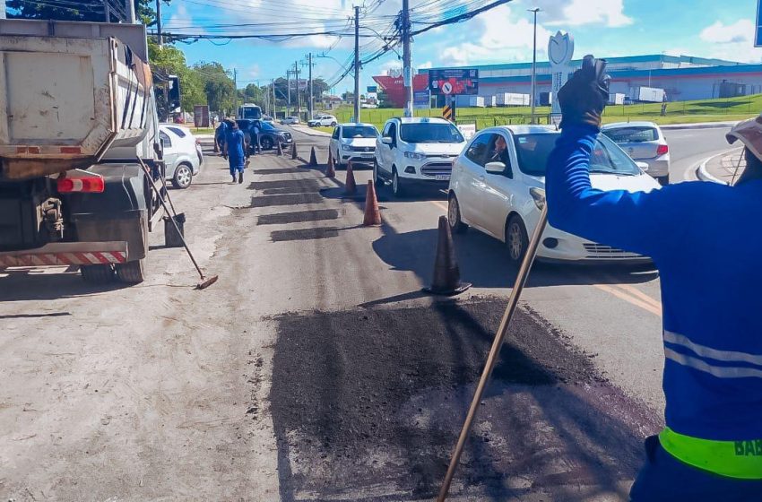 Prefeitura avança com Operação Buraco Zero na Luiz Tarquínio e bairros de Lauro de Freitas