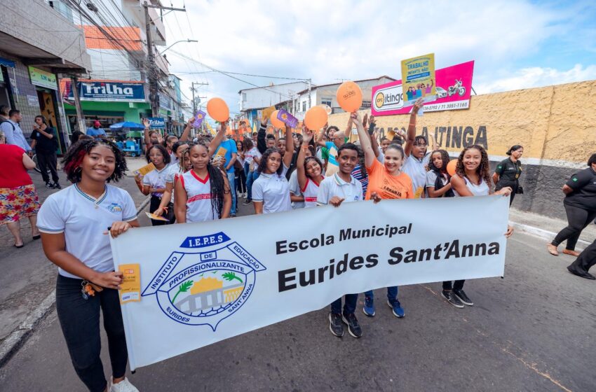 “O silêncio protege o agressor”: Caminhada reúne centenas em Lauro de Freitas pelo combate à violência sexual infantil