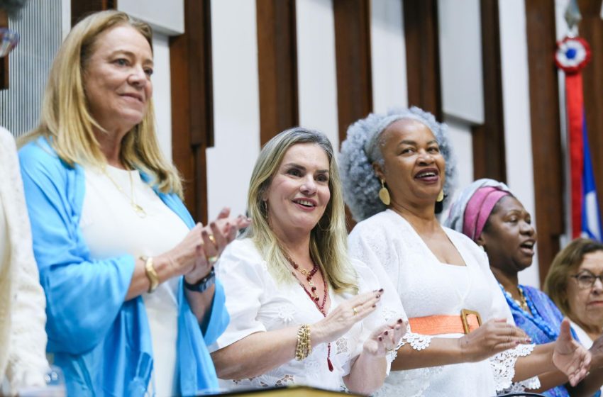 Ivana Bastos homenageia Mãe Stella em sessão especial e anuncia reedição de livro icônico da ialorixá