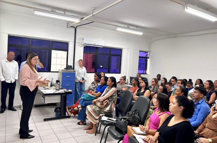 “É visível o comprometimento de cada profissional”, diz Elba Garcez durante reunião com equipes da Atenção Básica