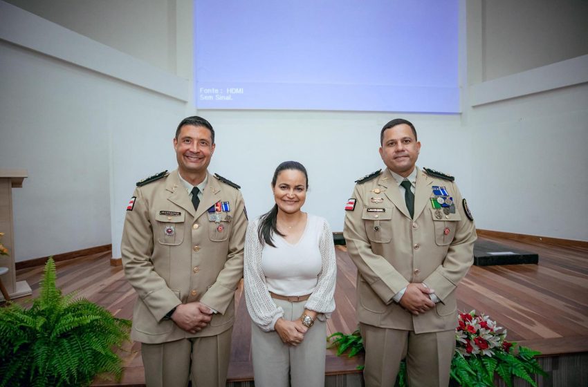 Prefeita Débora prestigia troca de comando da 81ª CIPM de Itinga