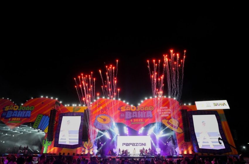 Banda Papazoni leva “pagodão baiano” para o quinto dia do São João do Parque de Exposições em Salvador