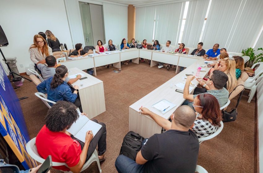 Encontro discute educação em tempo integral nas escolas da rede municipal