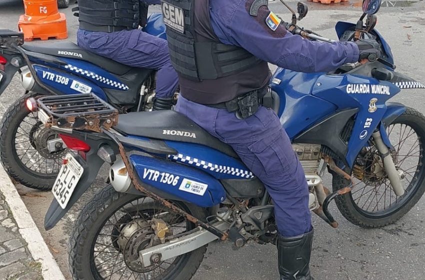 Lauro de Freitas reforça patrulhamento com motos da Guarda Municipal em operação de trânsito
