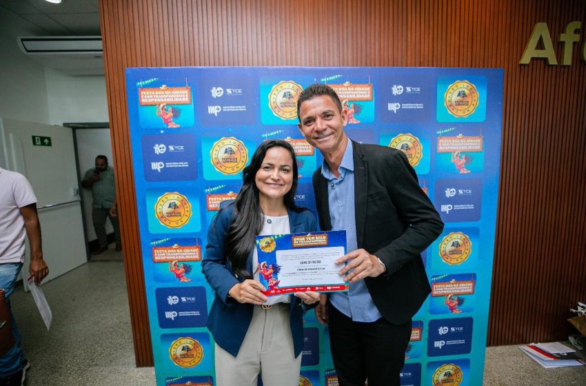 Lauro de Freitas recebe selo São João Pé no Chão por transparência em festejos juninos