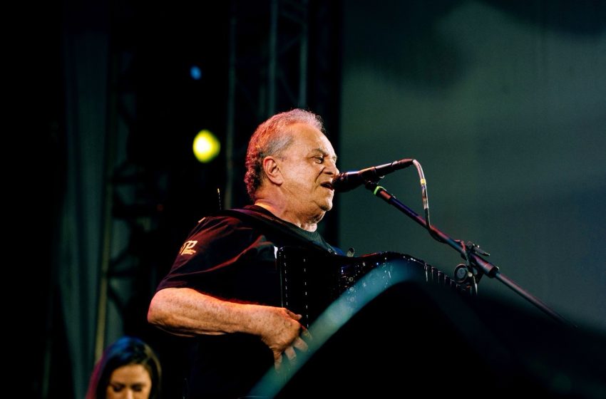 Flávio José leva o autêntico forró ao Pelourinho e emociona na abertura do São João