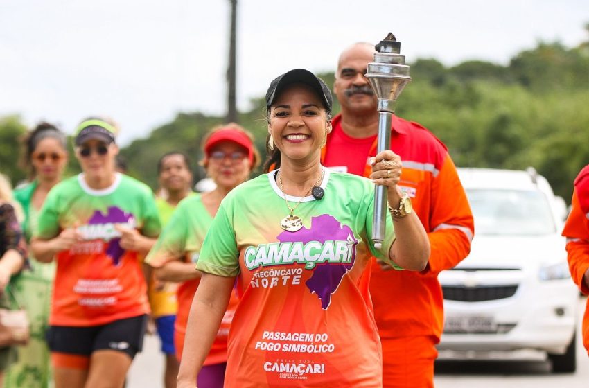 Emoção e espírito patriótico marcam passagem do Fogo Simbólico do 2 de Julho por Camaçari