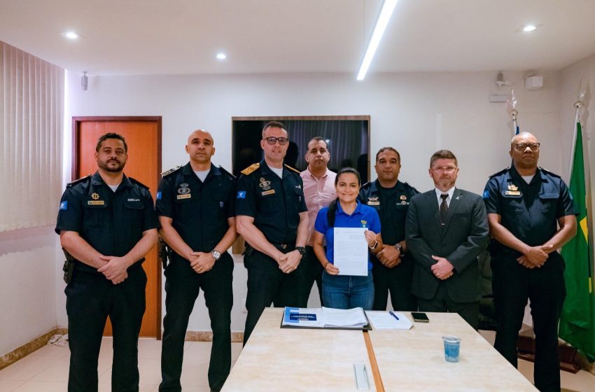 Prefeita Débora assina termo de cooperação técnica entre a Guarda Municipal de Lauro de Freitas e Salvador