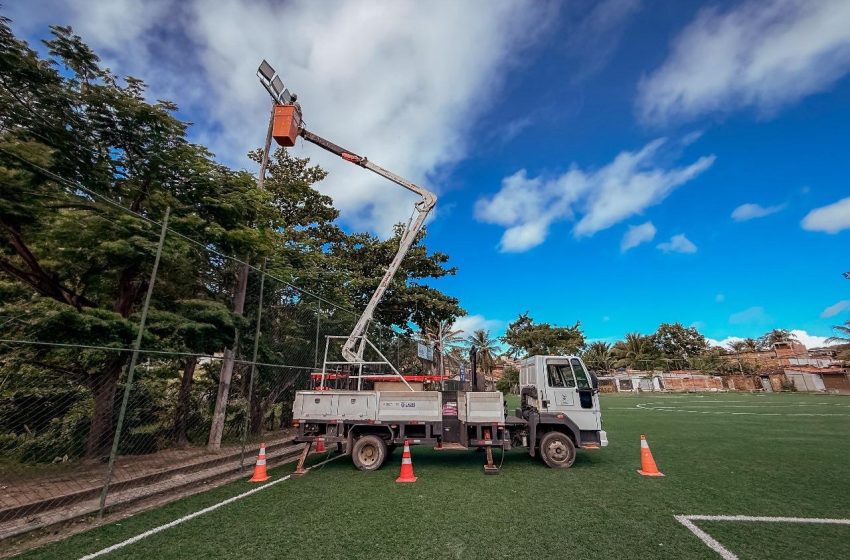 Campo em Portão recebe manutenção na iluminação
