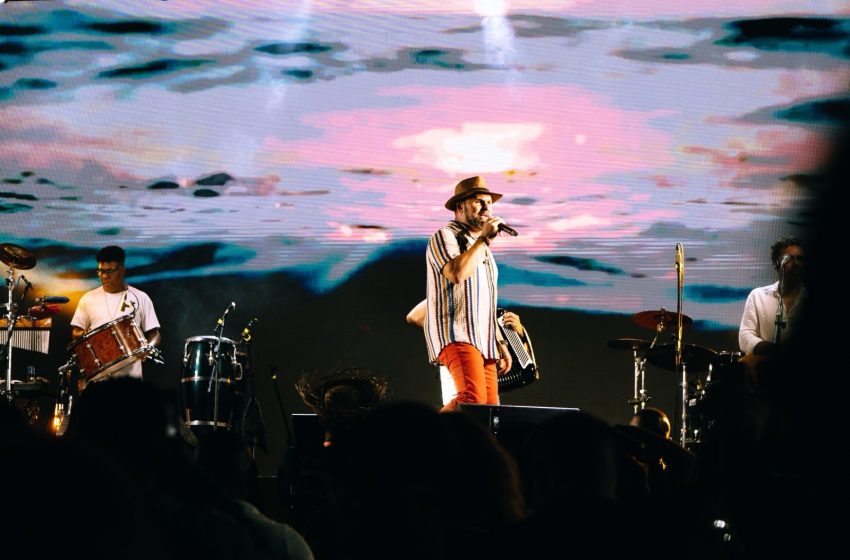 Leo Estakazero abre segunda noite de festejos de São João no Pelourinho com hits nostálgicos do forró