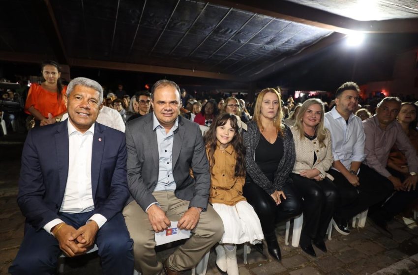 Prefeitos, deputados e lideranças políticas acompanham Jerônimo Rodrigues em Rio de Contas