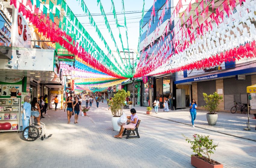 Requalificação da Getúlio Vargas e decoração junina fomentam comércio no Centro de Camaçari