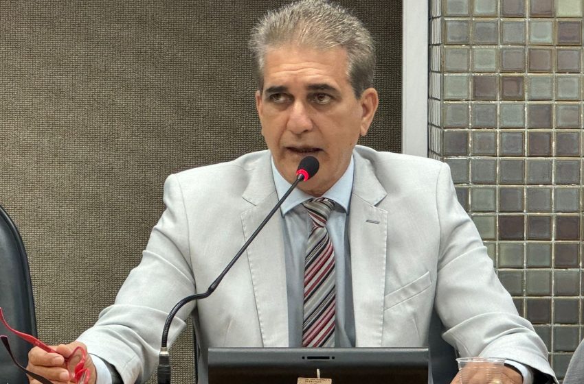 Comissão de Constituição e Justiça da ALBA analisa 10 matérias em reunião produtiva sob presidência do deputado Robinson Almeida