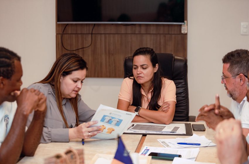 “Estamos corrigindo distorções salariais e garantindo o piso da categoria”, diz Débora em reunião com agentes de saúde e endemias