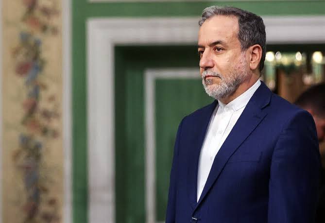 Irã nega acordo para cessar-fogo e Tel Aviv intensifica ataques