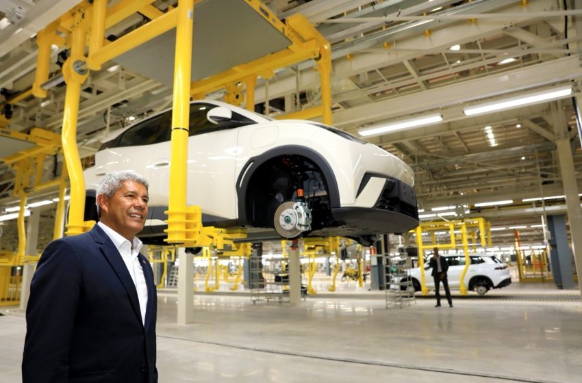 “Bahia vai liderar a mobilidade sustentável no Brasil”, afirma Jerônimo na entrega do primeiro carro da BYD em Camaçari
