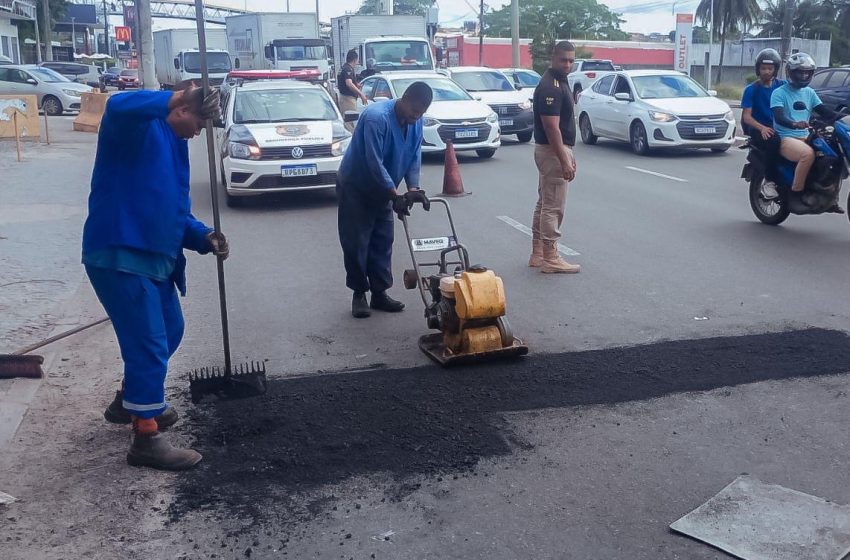 Operação Buraco Zero segue com manutenção viária na Estrada do Coco