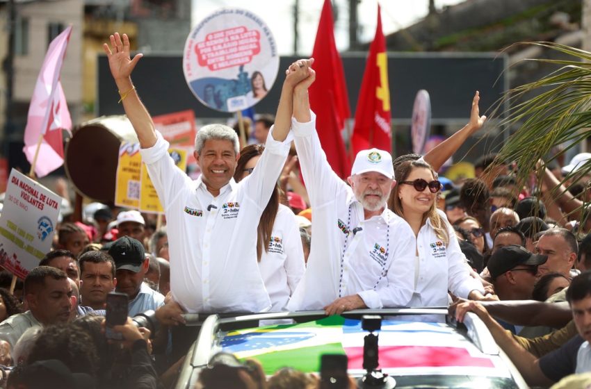 Presidente Lula acompanha cortejo do Dois de Julho pelo quarto ano consecutivo