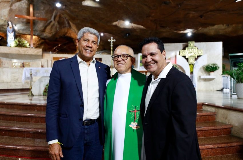 Governador Jerônimo Rodrigues participa da Festa de São Pedro em Bom Jesus da Lapa