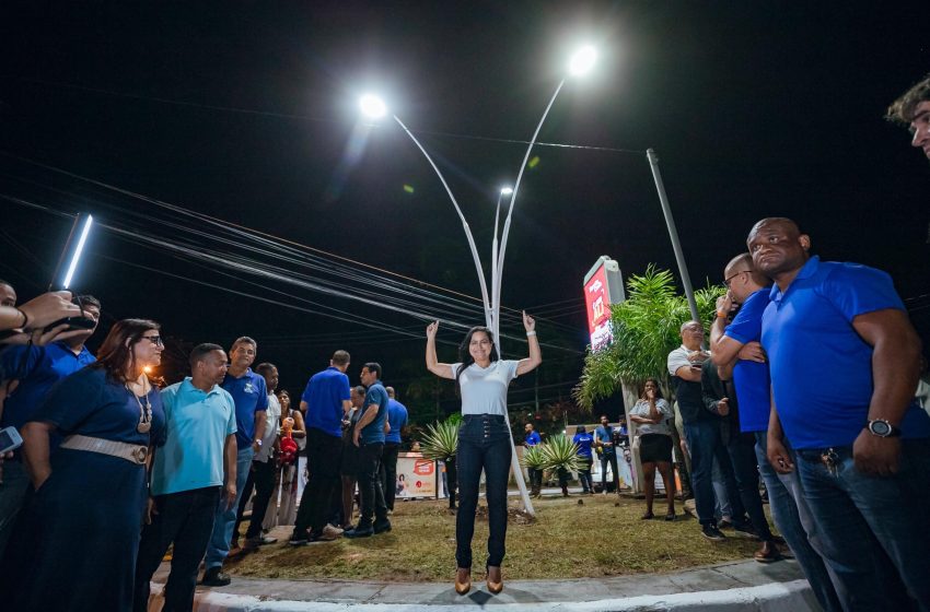 Prefeitura celebra aniversário da cidade com Banho de Luz em 34 vias de Vilas do Atlântico