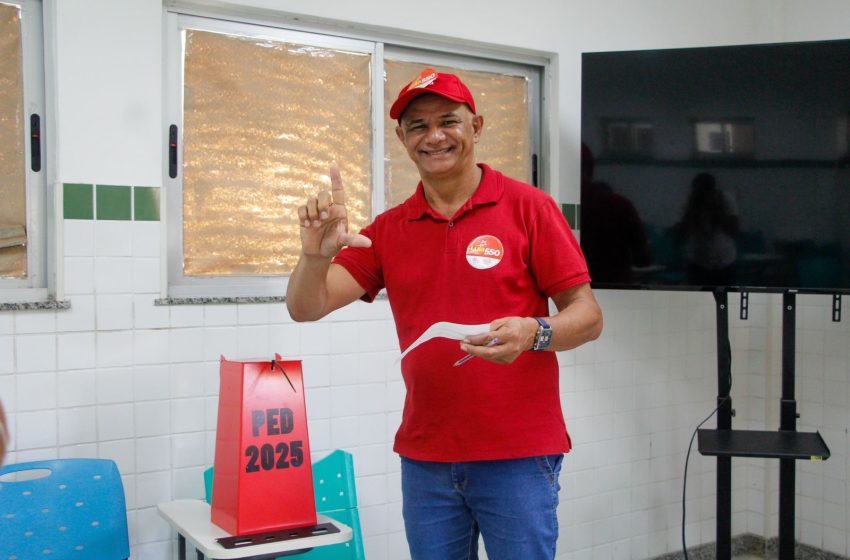 Lula Maciel vota no IFBA e destaca emoção do momento: “Com o coração na urna e os pés no chão da luta”