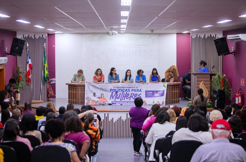 Protagonismo feminino é destaque na abertura da 5ª Conferência de Políticas para Mulheres de Lauro de Freitas