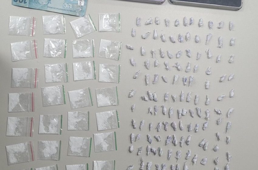 Dois homens são presos por tráfico de drogas no centro de Camaçari