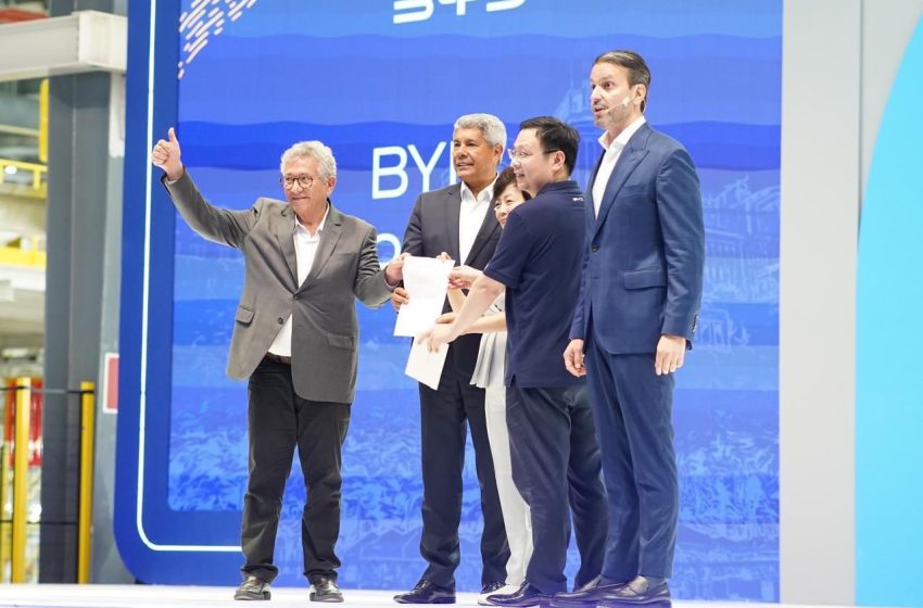 Caetano celebra primeiro carro 100% elétrico brasileiro da BYD e novo ciclo de desenvolvimento em Camaçari