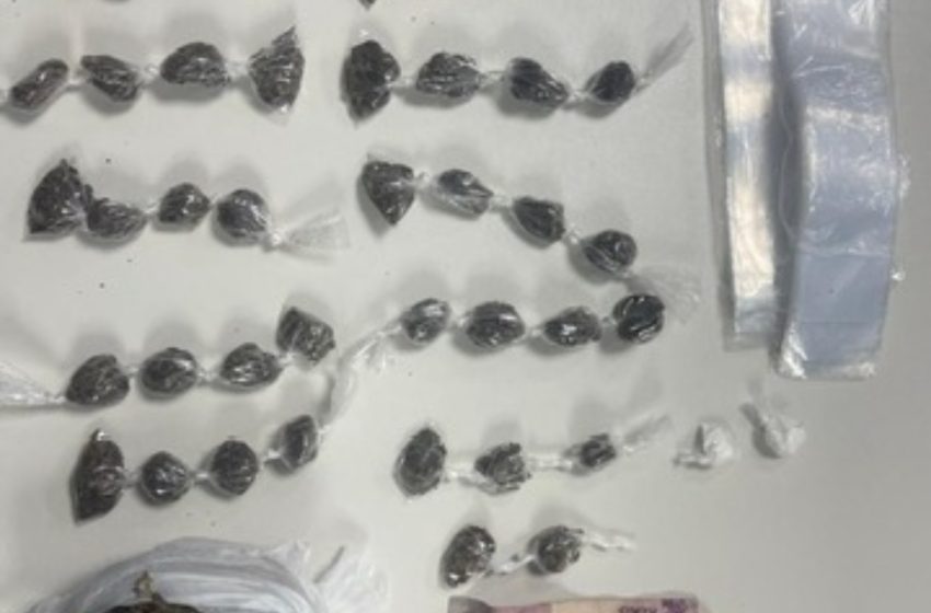 Suspeito é preso por tráfico de drogas em Camaçari com mais de 50 porções de entorpecentes
