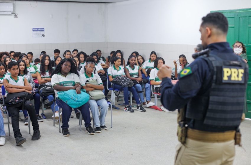Primeira Semana Municipal do Trânsito movimenta escolas da sede e orla em parceria com a PRF