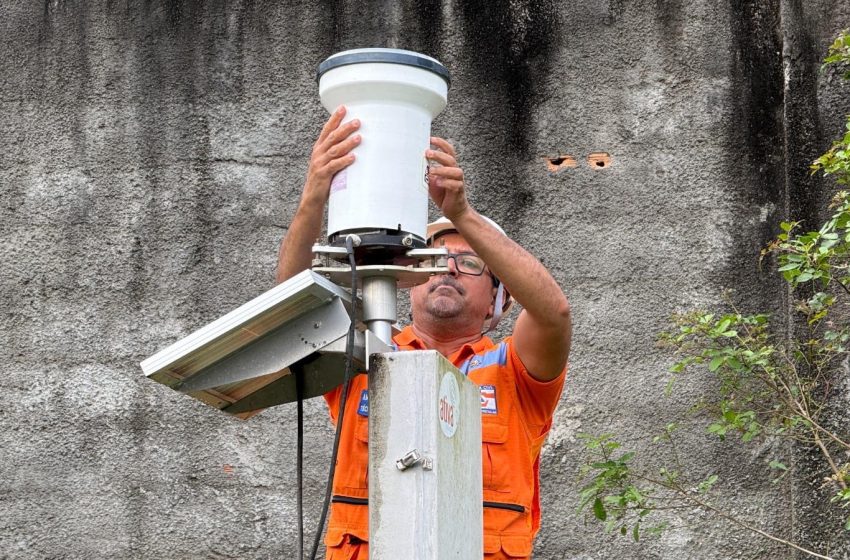 Defesa Civil realiza manutenção preventiva dos pluviômetros de Lauro de Freitas