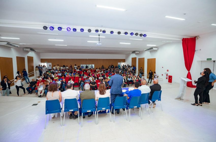 Casa cheia marca a abertura da 7ª Conferência Municipal da Cidade em Lauro de Freitas