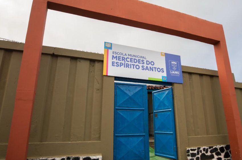 LAMENTÁVEL: Professores bem pagos deixam estudantes sem aula em Lauro de Freitas