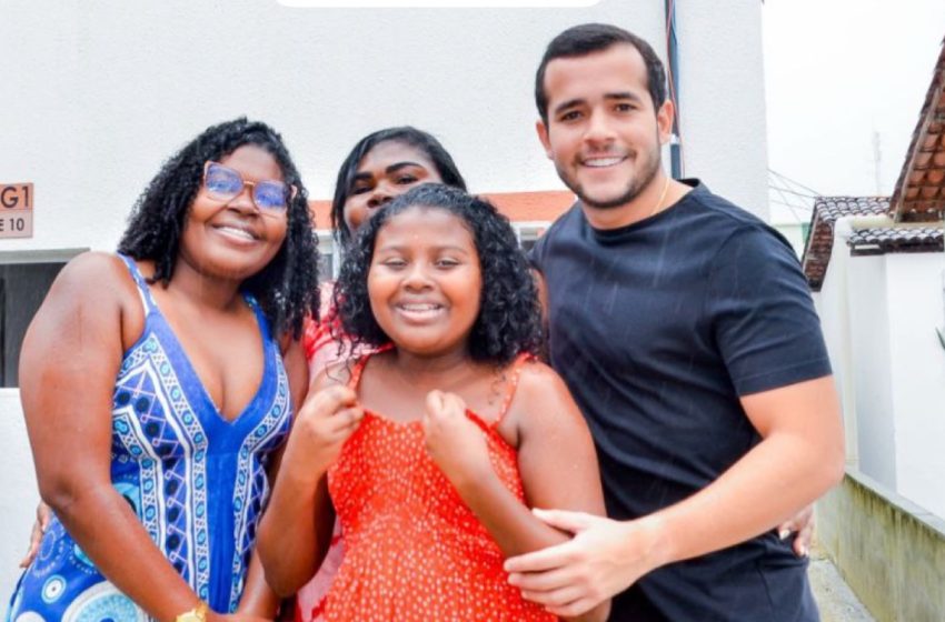 Deputado Matheus Ferreira celebra entrega de moradias e destaca parceria entre governos estadual e federal