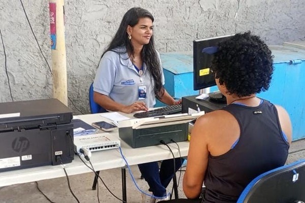Escritório móvel da Embasa já atendeu mais de 1.500 pessoas na RMS em 2025