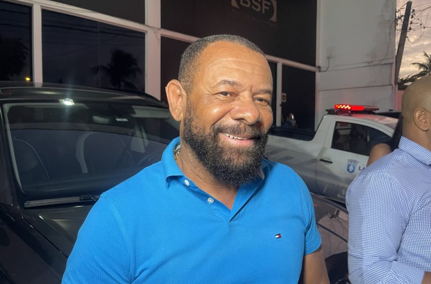 Juca celebra chegada do Banho de Luz a Vilas do Atlântico e destaca gestão responsável da prefeita Débora Régis