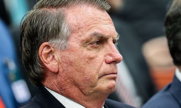 Operação da PF impõe tornozeleira eletrônica e proibição do uso de redes sociais a Bolsonaro