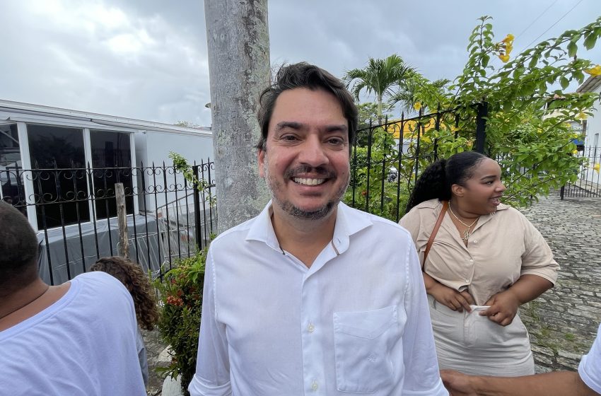 Pedro Tavares elogia gestão de Débora Régis e afirma: “Lauro de Freitas já é uma cidade melhor”