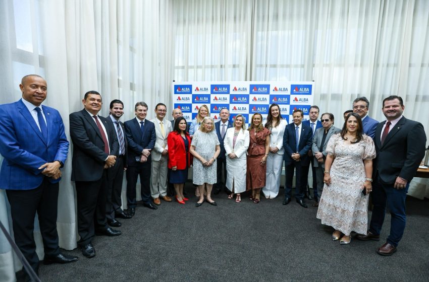 Assembleia Legislativa recebe Prêmio Unale de Transparência em sessão com a presença de deputados de outros estados