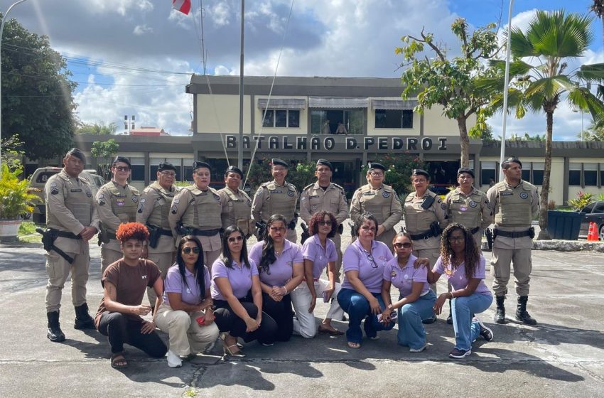 Blitz Informativa da Ronda Maria da Penha mobiliza Camaçari no Agosto Lilás