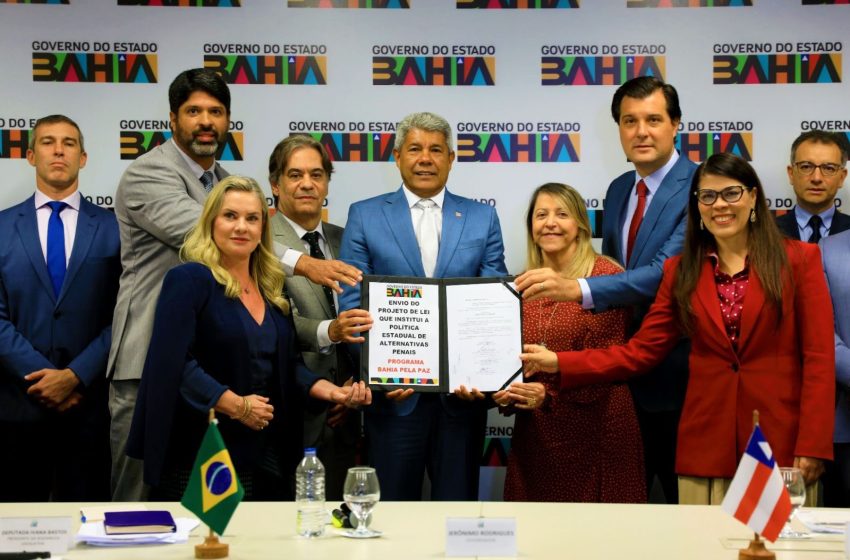 Jerônimo Rodrigues assina projeto de alternativas penais e reforça plano contra letalidade policial